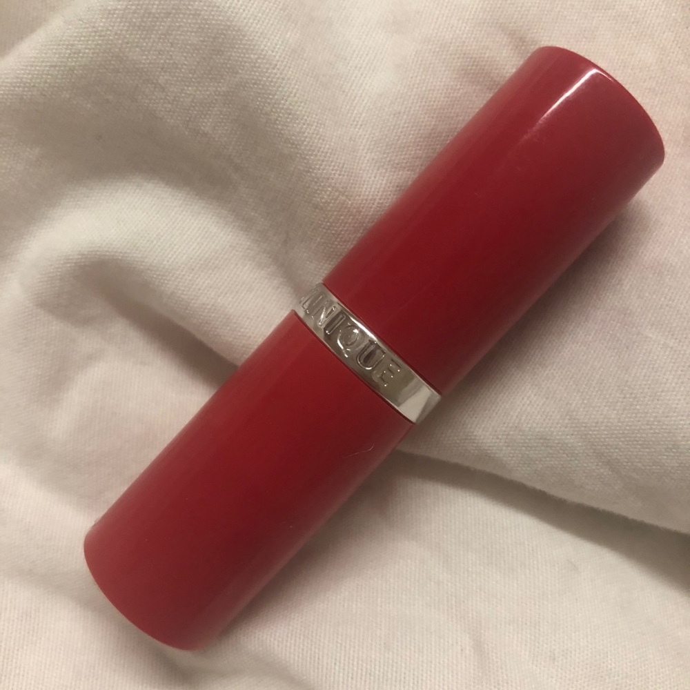 Red “Ginger Flower” Clinique lipstick